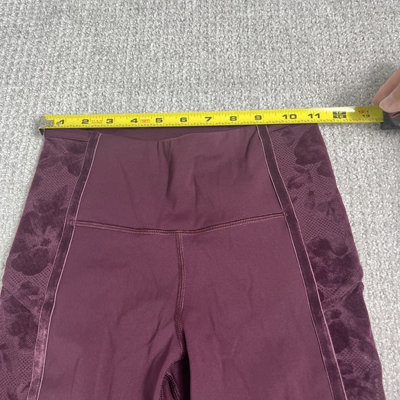 Lululemon Wunder Under Crop Flocked 21" Velvet Floral Lace Sides Size 4 Burgundy - Picture 5 of 9